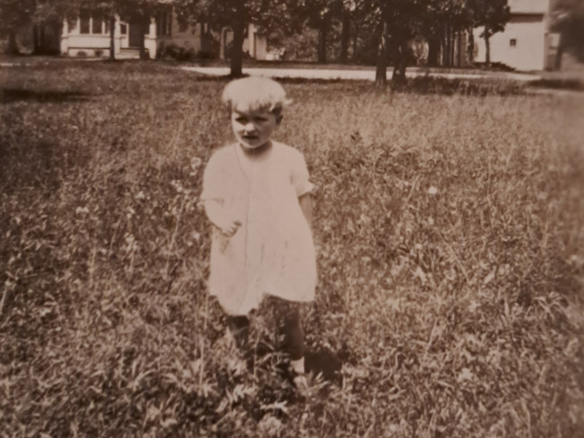 She Set the Table: A Little Commotion about&nbsp;Mom